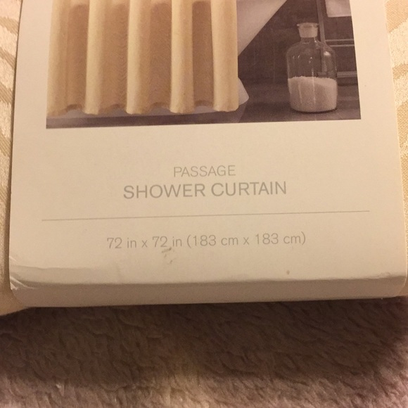 Liz Claiborne shower curtain bundle - Picture 2 of 4